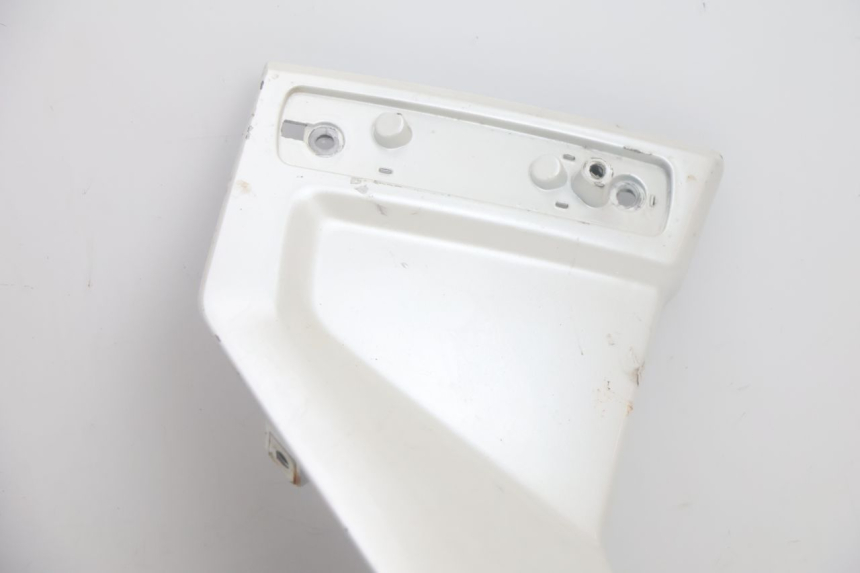 photo de BASSO DELLA SCATOLA DESTRA YAMAHA XMAX X-MAX 125 (2006 - 2009) - Primo piano tecnico