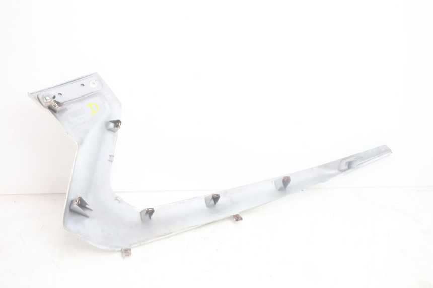 photo de BASSO DELLA SCATOLA DESTRA YAMAHA XMAX X-MAX 125 (2006 - 2009) - Dettagli dei punti di fissaggio