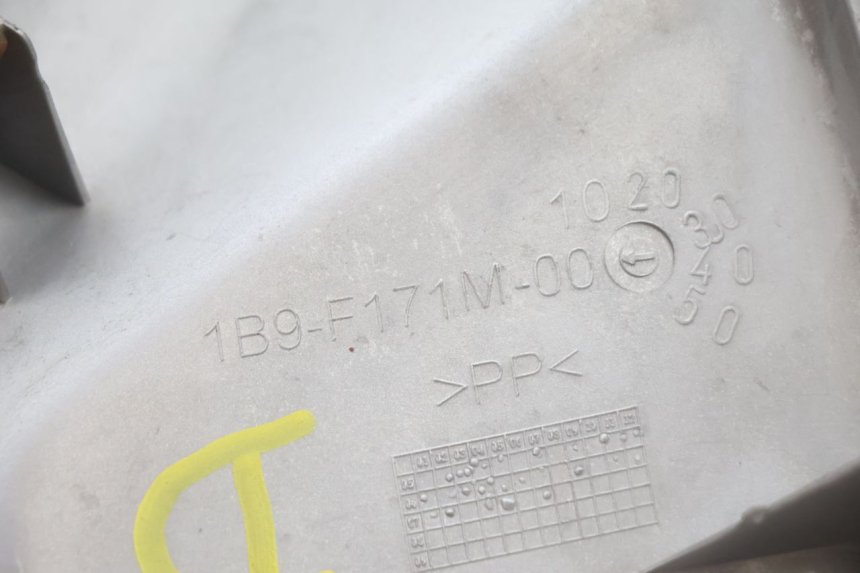 photo de BASSO DELLA SCATOLA DESTRA YAMAHA XMAX X-MAX 125 (2006 - 2009) - Marcature e riferimenti originali