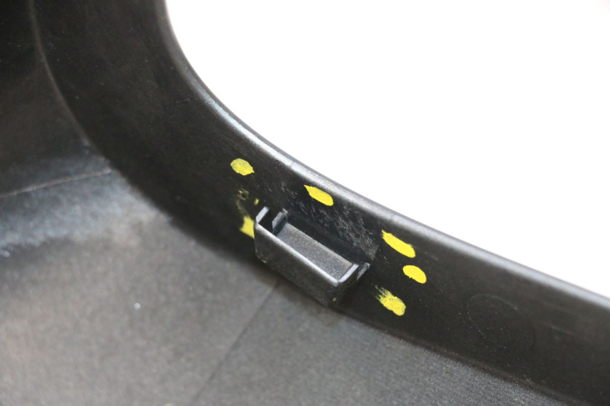photo de SOTTOPEDANA DESTRA YAMAHA X-MAX XMAX 125 (2010 - 2013) - Altra vista dell'articolo