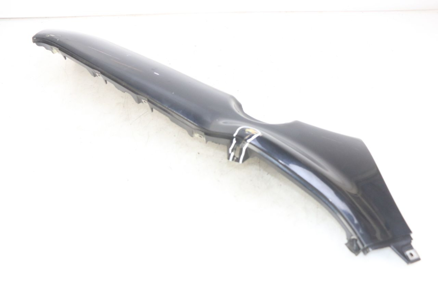 photo de BASSO DELLA SCATOLA DESTRA PIAGGIO X8 125 (2004 - 2007) - Dettagli dei punti di fissaggio