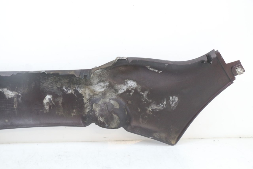 photo de BASSO DELLA SCATOLA DESTRA PIAGGIO X8 125 (2004 - 2007) - Dettagli dei punti di fissaggio