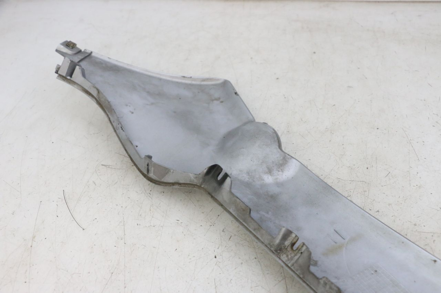 photo de BASSO DELLA SCATOLA DESTRA PIAGGIO X8 125 (2004 - 2007) - Zoom sullo stato d'uso