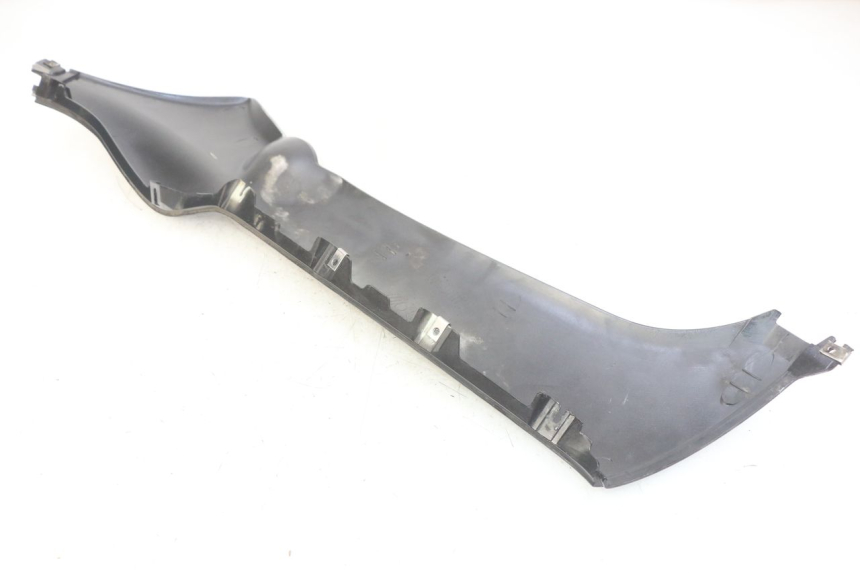 photo de BASSO DELLA SCATOLA DESTRA PIAGGIO XEVO - X EVO 125 (2007 - 2017) - Stato della superficie e materiale