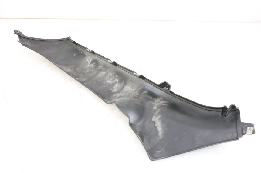 photo de BASSO DELLA SCATOLA DESTRA PIAGGIO XEVO - X EVO 125 (2007 - 2017) - Zoom sullo stato d'uso