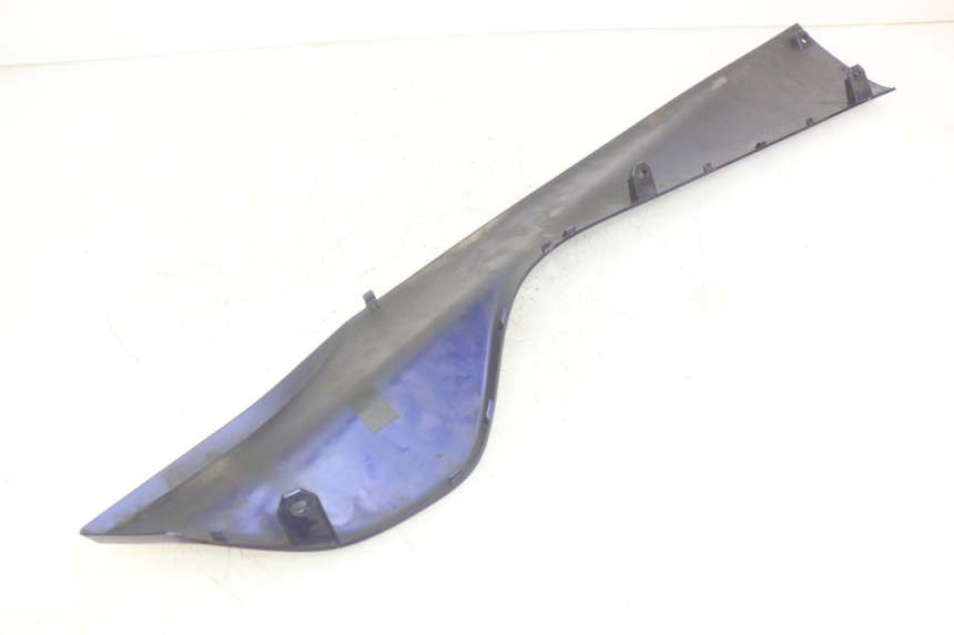 photo de BASSO DELLA SCATOLA DESTRA YAMAHA YP MAJESTY 400 (2004 - 2008) - Primo piano tecnico