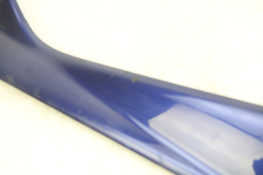 photo de BASSO DELLA SCATOLA DESTRA YAMAHA YP MAJESTY 400 (2004 - 2008) - Stato della superficie e materiale