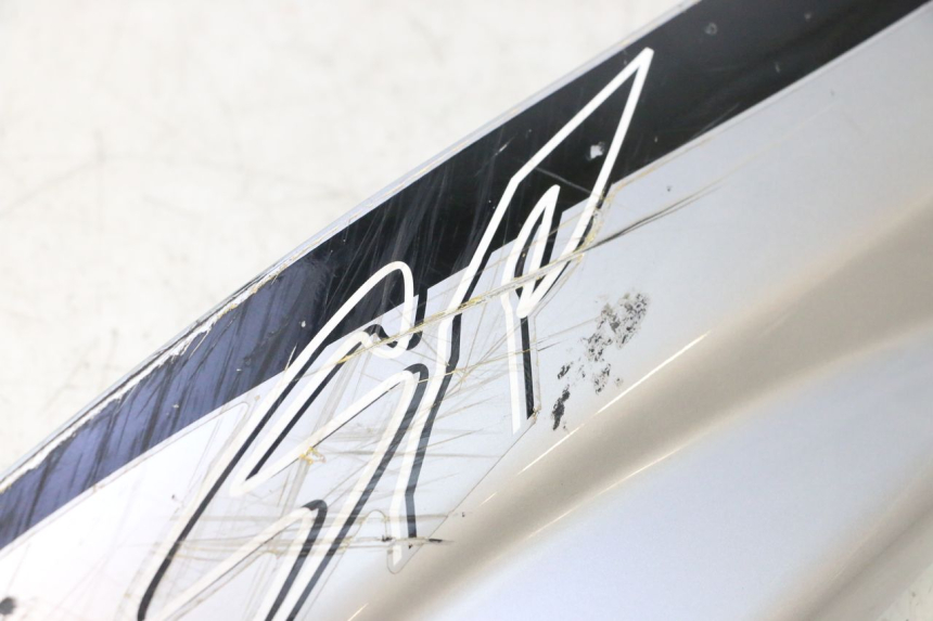 photo de BASSO DELLA SCATOLA DESTRA YAMAHA YP MAJESTY 125 (2002 - 2006) - Zoom sullo stato d'uso