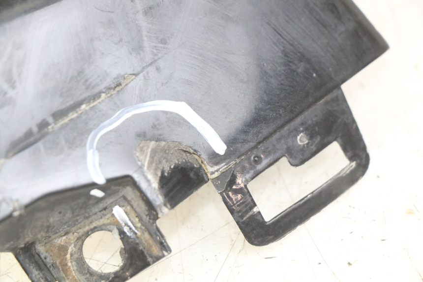 photo de BASSO DELLA SCATOLA DESTRA YAMAHA YZF R1 1000 (2007 - 2008) - Stato della superficie e materiale