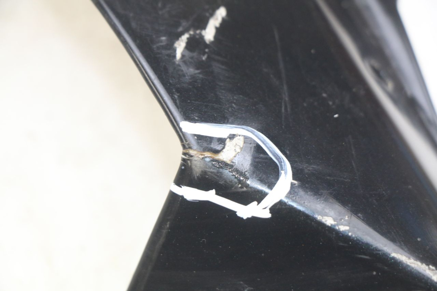 photo de BASSO DELLA SCATOLA DESTRA YAMAHA YZF R1 1000 (2007 - 2008) - Marcature e riferimenti originali