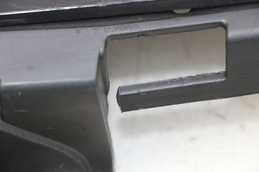 photo de BASSO DELLA SCATOLA SINISTRA PIAGGIO FLY 4T 50 (2013 - 2017) - Dettaglio del componente