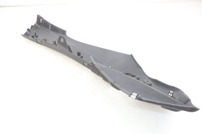 photo de BASSO DELLA SCATOLA SINISTRA PIAGGIO FLY 4T 50 (2013 - 2017) - Altra angolazione