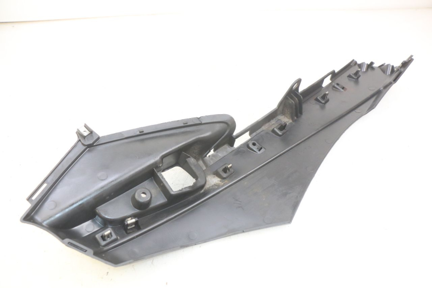 photo de BASSO DELLA SCATOLA SINISTRA PIAGGIO FLY 4T 50 (2013 - 2017) - Primo piano tecnico