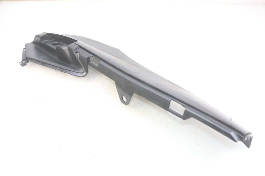 photo de BASSO DELLA SCATOLA SINISTRA PIAGGIO FLY 4T 50 (2013 - 2017) - Dettagli dei punti di fissaggio