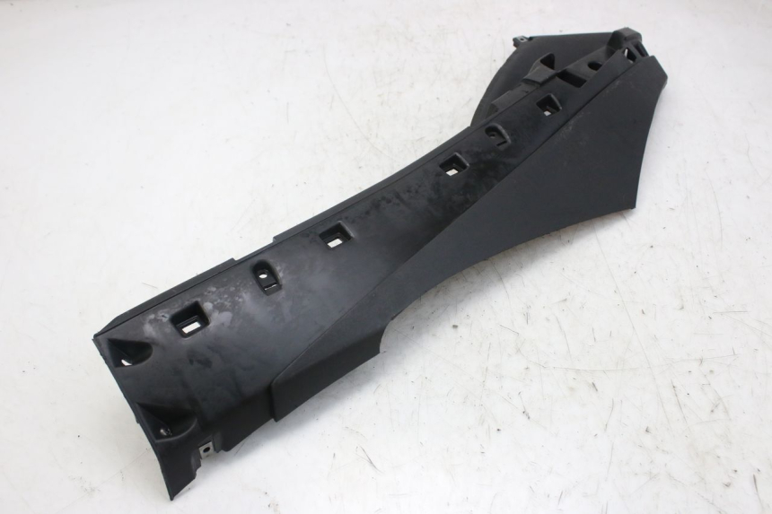 photo de BASSO DELLA SCATOLA SINISTRA PIAGGIO FLY 4T 50 (2013 - 2017) - Dettagli dei punti di fissaggio