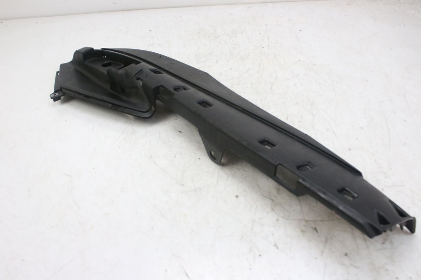 photo de BASSO DELLA SCATOLA SINISTRA PIAGGIO FLY 4T 50 (2013 - 2017) - Stato della superficie e materiale