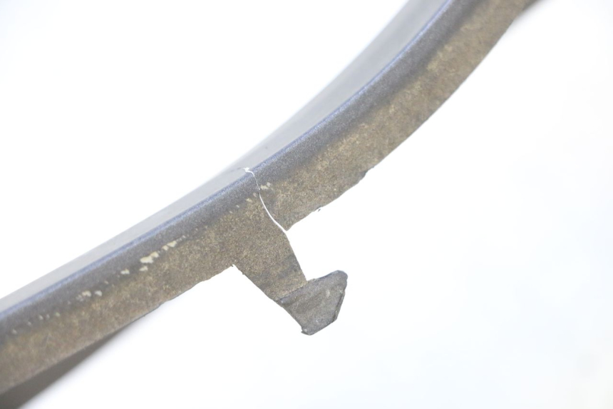 photo de SOTTOPEDANA SINISTRA SYM GTS EVO 125 (2009 - 2013) - Stato della superficie e materiale