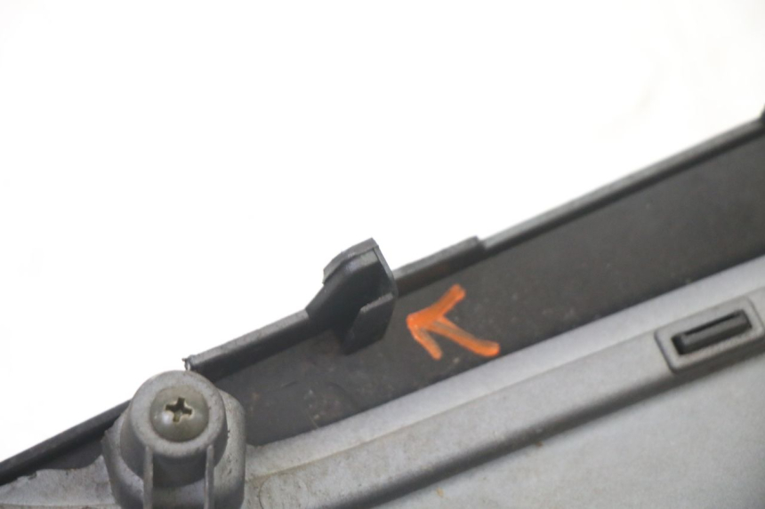 photo de BASSO DELLA SCATOLA SINISTRA SYM JET 14 4T 50 (2018 - 2022) - Dettagli dei punti di fissaggio