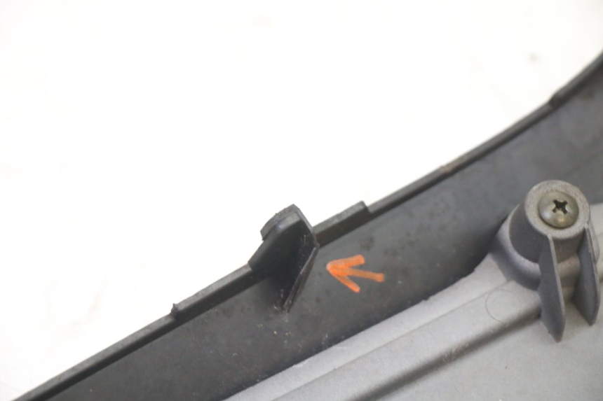 photo de BASSO DELLA SCATOLA SINISTRA SYM JET 14 4T 50 (2018 - 2022) - Stato della superficie e materiale