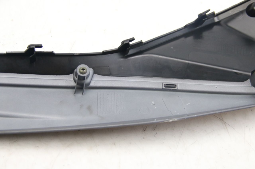 photo de BASSO DELLA SCATOLA SINISTRA SYM JET 4 4T 50 (2018 - 2021) - Stato della superficie e materiale