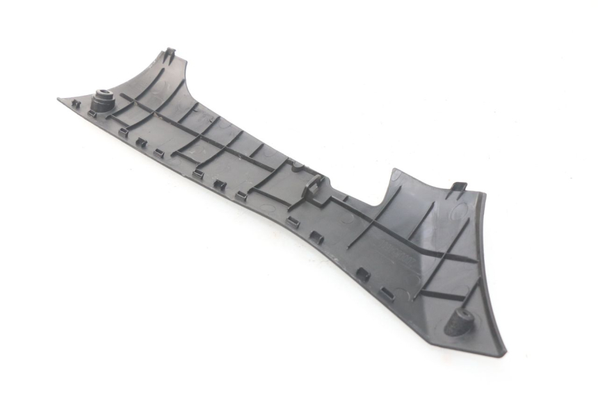 photo de BASSO DELLA SCATOLA SINISTRA PEUGEOT KISBEE 2T 50 (2010 - 2017) - Dettaglio del componente