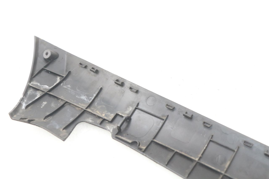 photo de BASSO DELLA SCATOLA SINISTRA PEUGEOT KISBEE 2T 50 (2010 - 2017) - Dettaglio del componente