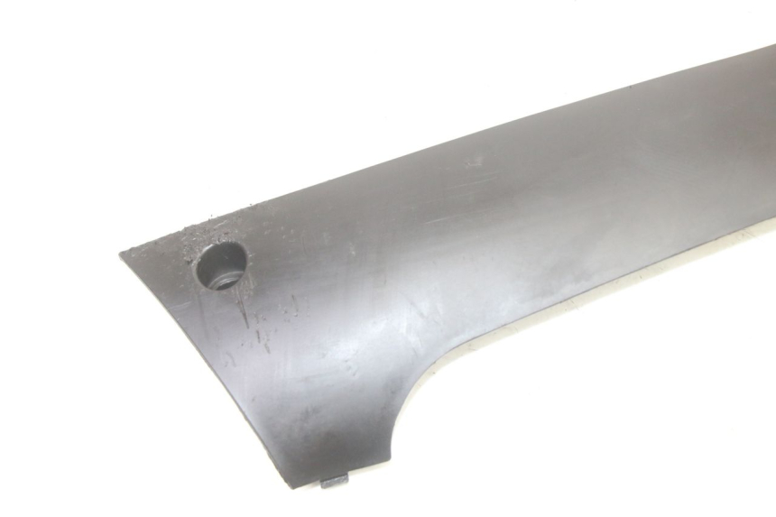 photo de BASSO DELLA SCATOLA SINISTRA PEUGEOT KISBEE 2T 50 (2010 - 2017) - Dettaglio del componente