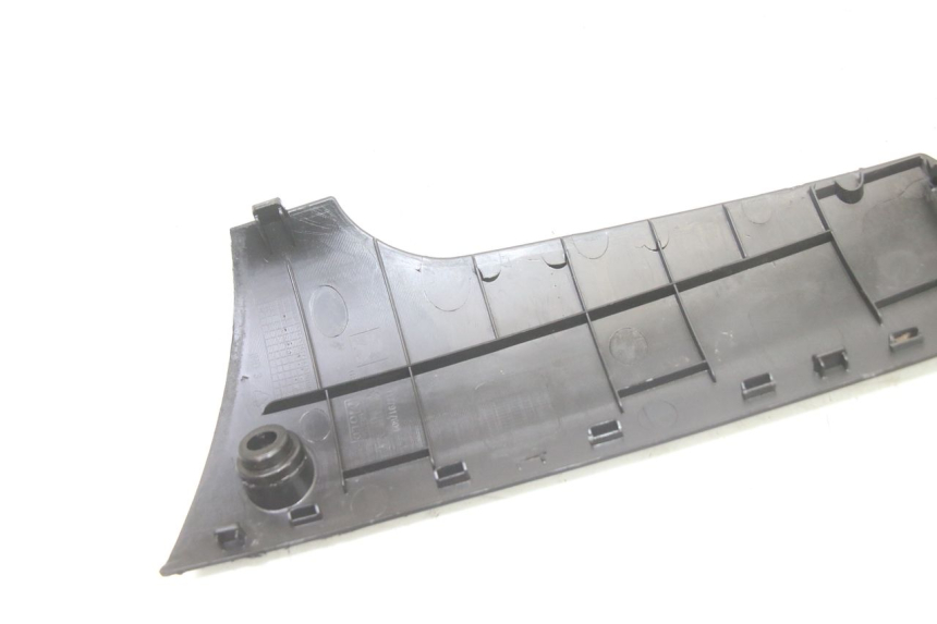 photo de BASSO DELLA SCATOLA SINISTRA PEUGEOT KISBEE 2T 50 (2010 - 2017) - Stato della superficie e materiale