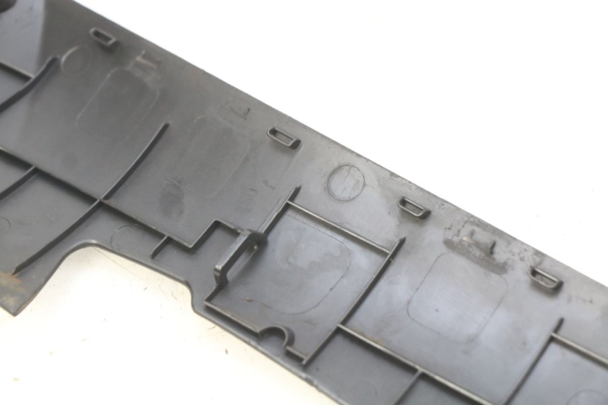 photo de BASSO DELLA SCATOLA SINISTRA PEUGEOT KISBEE 4T 50 (2010 - 2017) - Dettagli dei punti di fissaggio