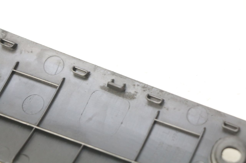 photo de BASSO DELLA SCATOLA SINISTRA PEUGEOT KISBEE 4T 50 (2010 - 2017) - Stato della superficie e materiale