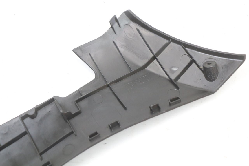 photo de BASSO DELLA SCATOLA SINISTRA PEUGEOT KISBEE 4T 50 (2010 - 2017) - Stato della superficie e materiale