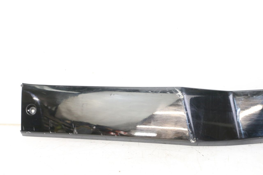 photo de SOTTOPEDANA SINISTRA KYMCO PEOPLE S 125 (2000 - 2008) - Dettagli dei punti di fissaggio