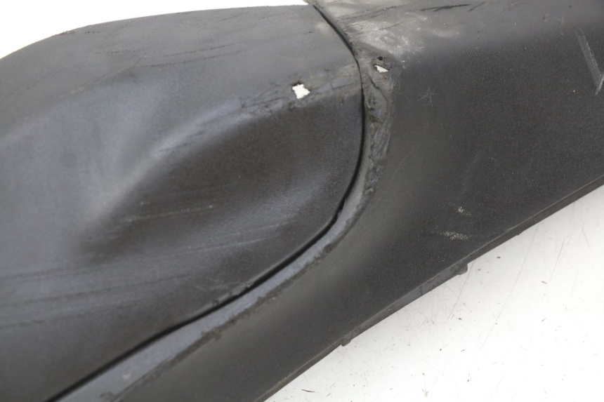 photo de BASSO DELLA SCATOLA SINISTRA PIAGGIO LIBERTY IGET 4T 50 (2015 - 2020) - Dettagli dei punti di fissaggio