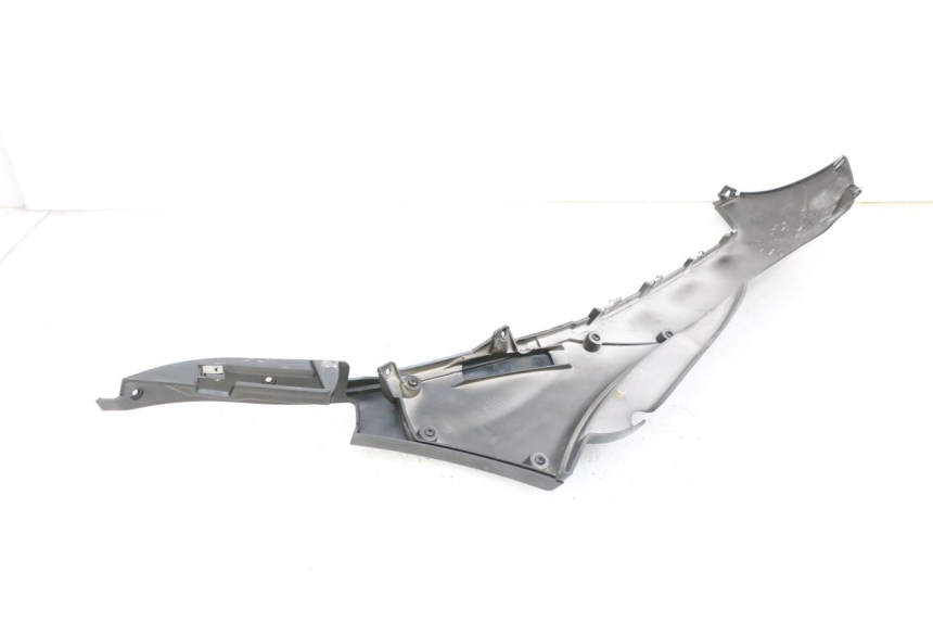 photo de SOTTOPEDANA SINISTRA PIAGGIO MP3 HPE 350 (2018 - 2020) - Dettagli dei punti di fissaggio