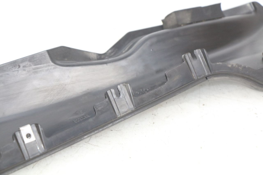 photo de BASSO DELLA SCATOLA SINISTRA PIAGGIO MP3 LT 300 (2010 - 2016) - Zoom sullo stato d'uso