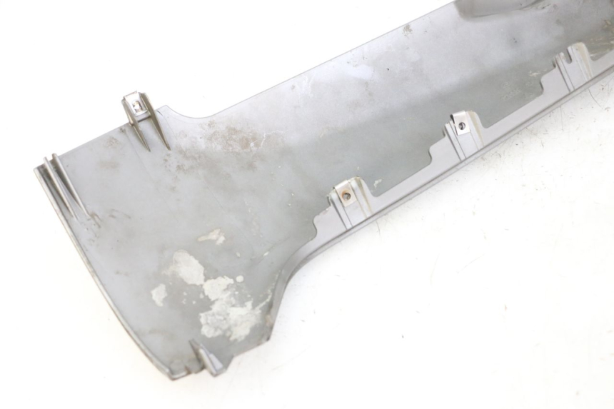 photo de BASSO DELLA SCATOLA SINISTRA PIAGGIO MP3 LT 300 (2010 - 2016) - Primo piano tecnico