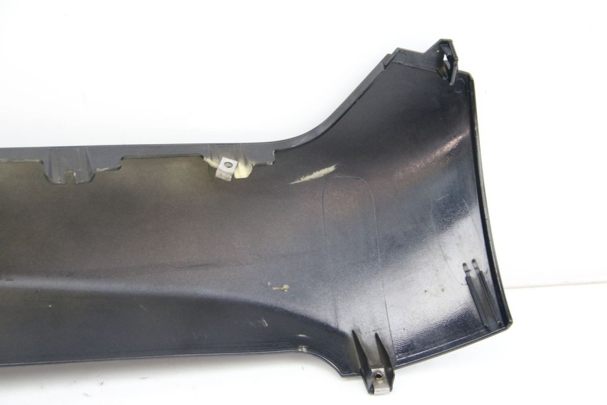 photo de BASSO DELLA SCATOLA SINISTRA PIAGGIO MP3 125 (2006 - 2014) - Dettagli dei punti di fissaggio