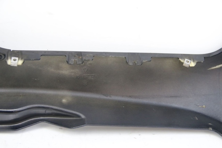 photo de BASSO DELLA SCATOLA SINISTRA PIAGGIO MP3 125 (2006 - 2014) - Stato della superficie e materiale