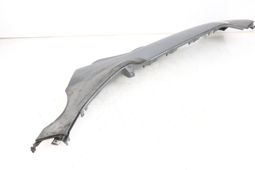 photo de BASSO DELLA SCATOLA SINISTRA PIAGGIO MP3 500 (2011 - 2015) - Dettagli dei punti di fissaggio