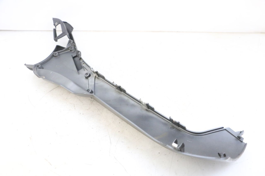 photo de SOTTOPEDANA SINISTRA PIAGGIO MP3 500 (2016 - 2018) - Primo piano tecnico