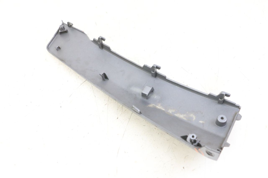 photo de SOTTOPEDANA SINISTRA PEUGEOT BELVILLE 125 (2017 - 2021) - Primo piano tecnico