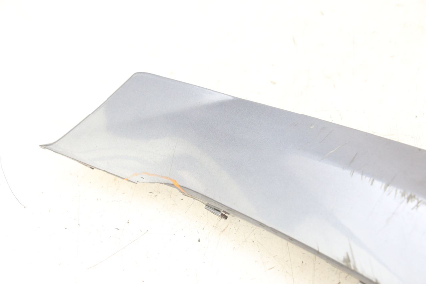 photo de SOTTOPEDANA SINISTRA PEUGEOT BELVILLE 125 (2017 - 2021) - Stato della superficie e materiale