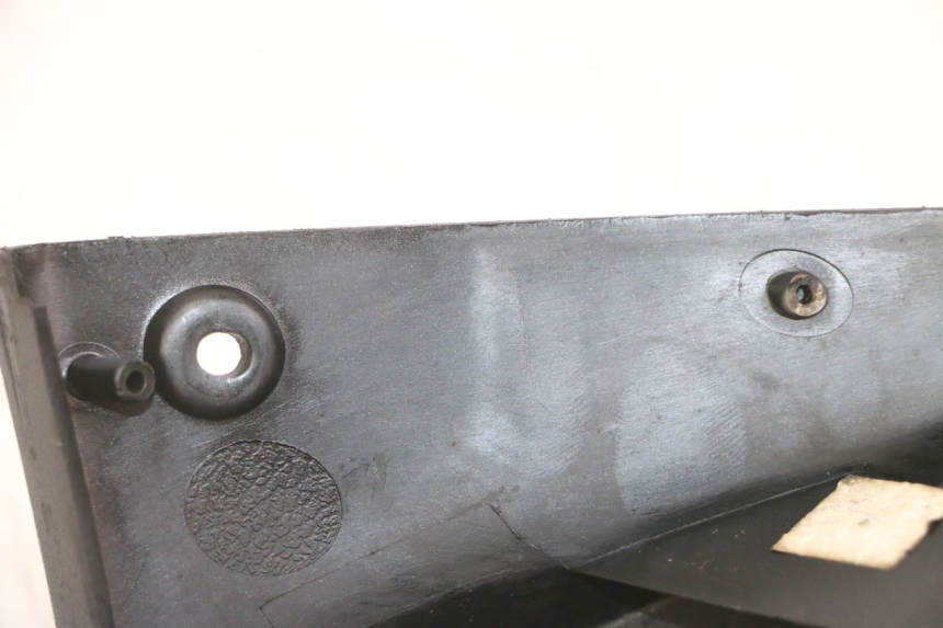 photo de SOTTOPEDANA SINISTRA PEUGEOT SATELIS COMPRESSOR K15 125 (2006 - 2009) - Dettaglio del componente