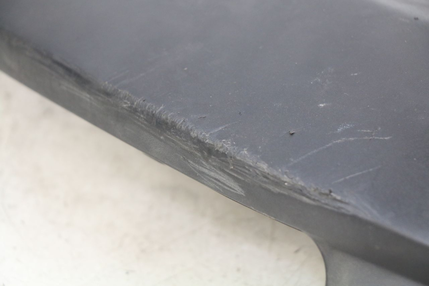 photo de BASSO DELLA SCATOLA SINISTRA PEUGEOT SATELIS 125 (2006 - 2009) - Dettagli dei punti di fissaggio