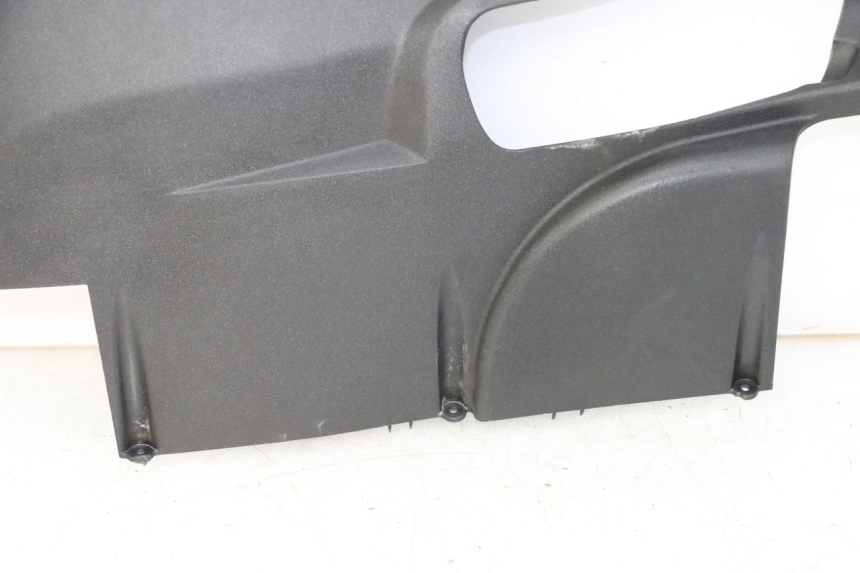 photo de SOTTOPEDANA SINISTRA PEUGEOT SATELIS 125 (2013 - 2018) - Stato della superficie e materiale