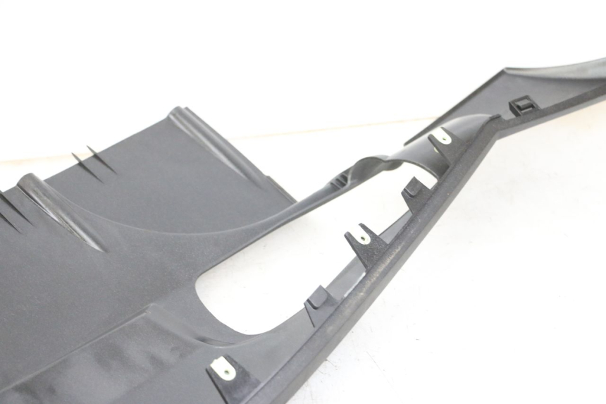 photo de SOTTOPEDANA SINISTRA PEUGEOT SATELIS 125 (2013 - 2018) - Stato della superficie e materiale