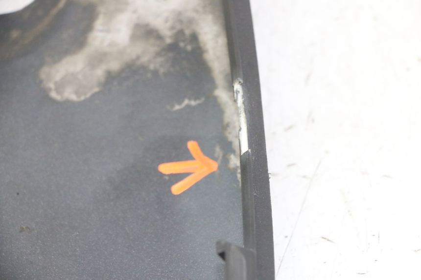 photo de SOTTOPEDANA SINISTRA PEUGEOT SATELIS 125 (2013 - 2018) - Stato della superficie e materiale