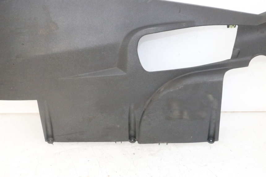 photo de SOTTOPEDANA SINISTRA PEUGEOT SATELIS 125 (2013 - 2018) - Marcature e riferimenti originali