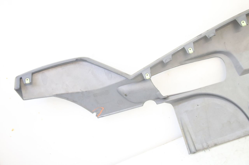 photo de SOTTOPEDANA SINISTRA PEUGEOT SATELIS 250 (2006 - 2012) - Primo piano tecnico