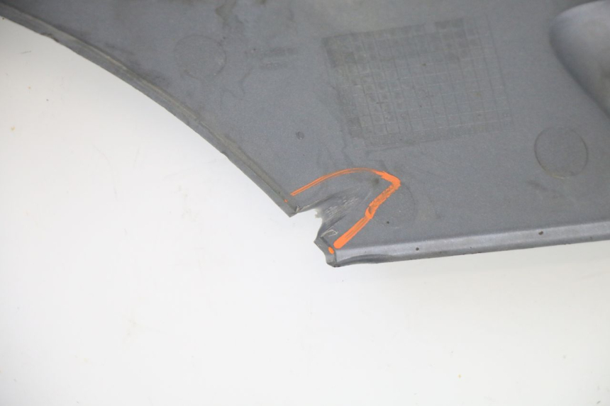 photo de SOTTOPEDANA SINISTRA PEUGEOT SATELIS 250 (2006 - 2012) - Dettagli dei punti di fissaggio